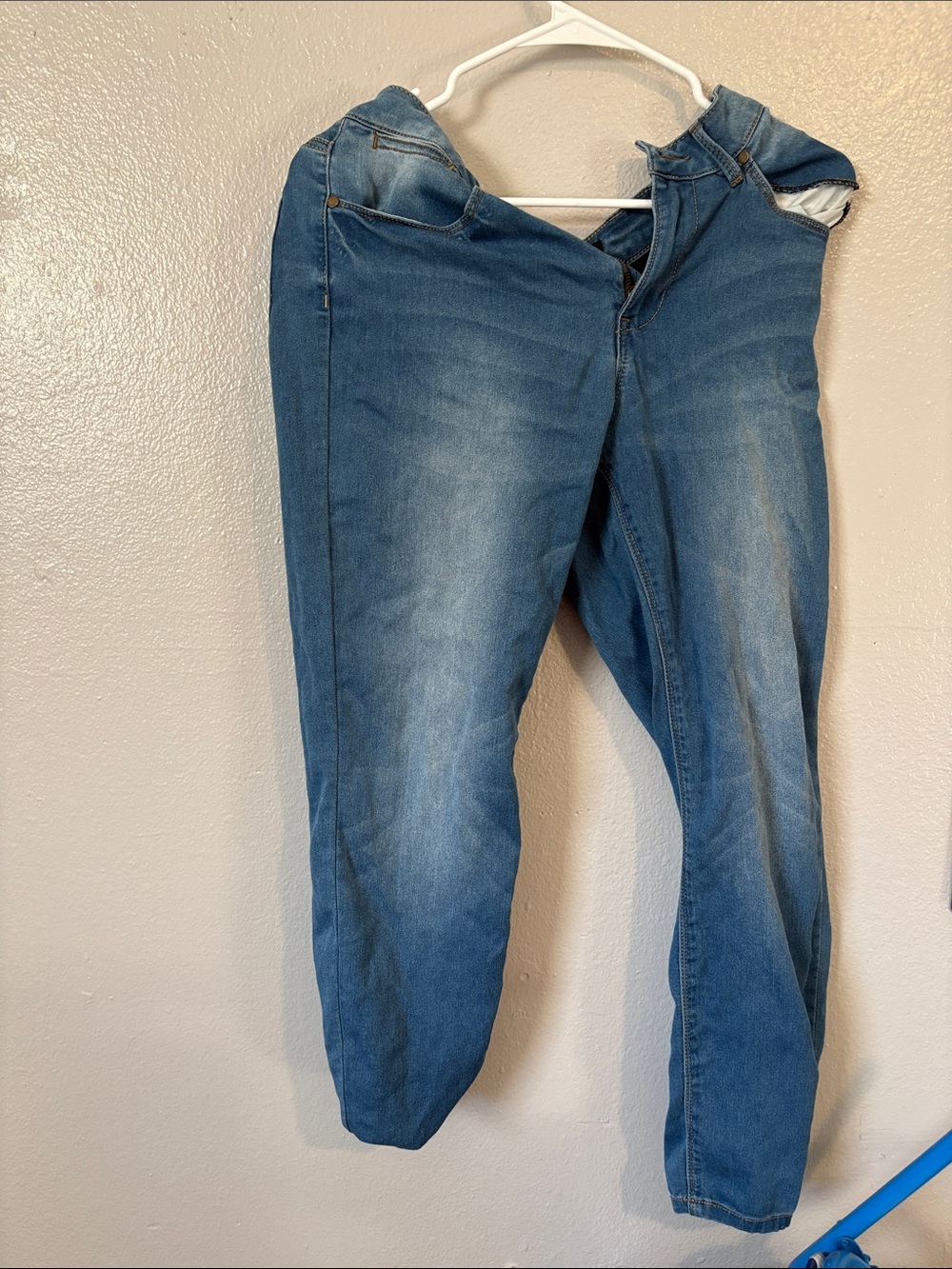 Max Jeans Straight Leg Women's Jeans in Blue Wash